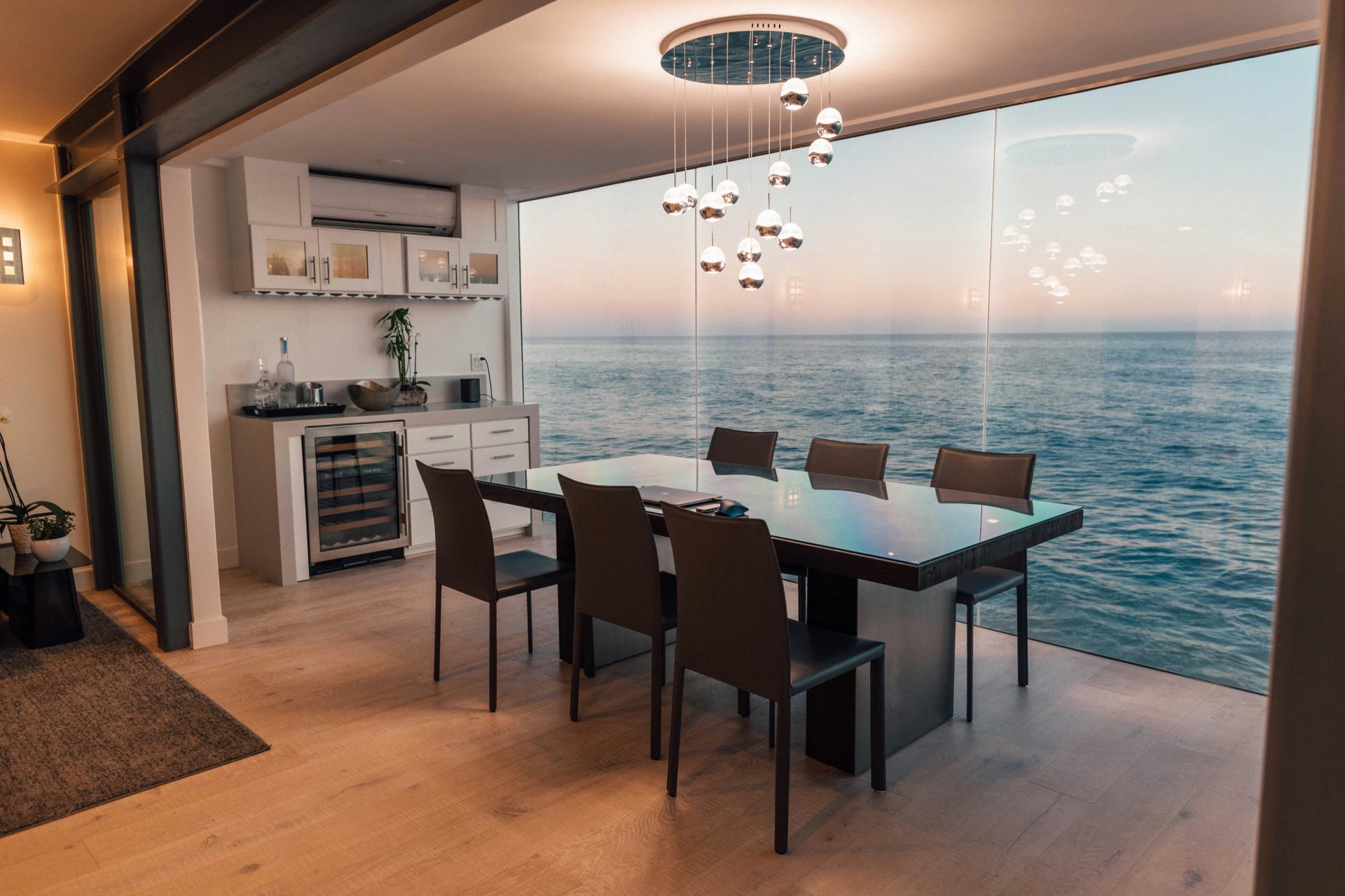 Salon moderne et lumineux